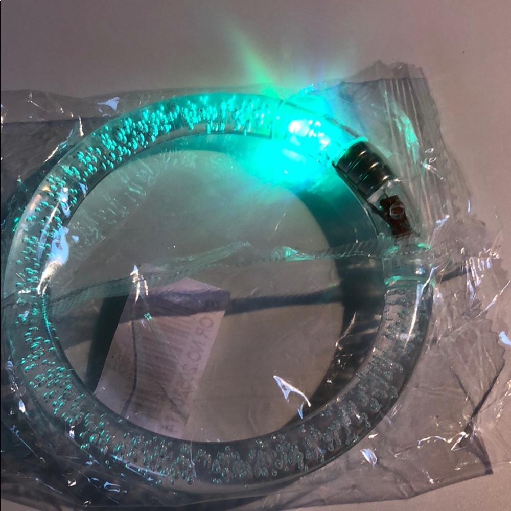 🥰Color changing Bracelet - Picture 3 of 8